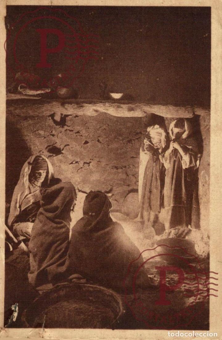 Postales: ARGELIA. ALGERIE. BOU SAADA Autour du feu familial. DAMAGE. DA&Ntilde;ADA.