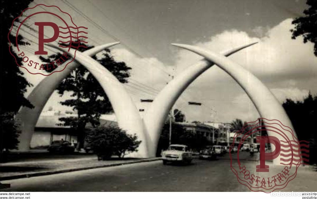 Postales: KENIA. MOMBASA. GIANT TUSKS