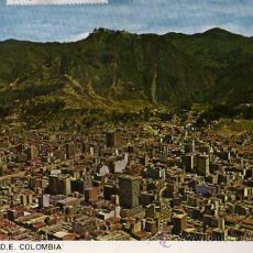 Postales: BOGOTÁ COLOMBIA SECTOR CENTRAL AL FONDO CORDILLERA DE LOS ANDES ESCRITA CIRCULADA SELLOS . Lote 30654459