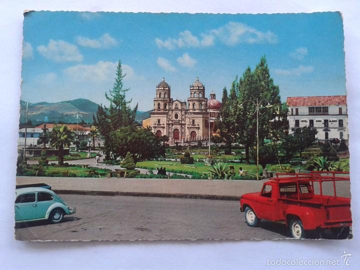 Postais: POSTAL -- PLAZA DE ARMAS - CAJAMARCA -- PERU -- CIRCULADA A&Ntilde;O 1975 --