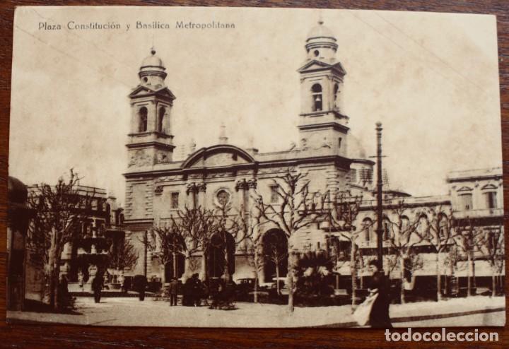 Postais: POSTAL- MONTEVIDEO URUGUAY- PLAZA CONSTITUCION Y BASILICA METROPOLITANA - A&Ntilde;OS 20- SIN CIRCULAR