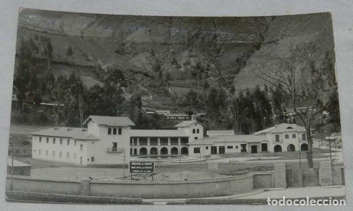 Postais: FOTO POSTAL DE TARMA, PERU, CONTRUCCION DE HOTEL DE TURISTAS, ESCRTIA EN 1952, NO CIRCULADA.