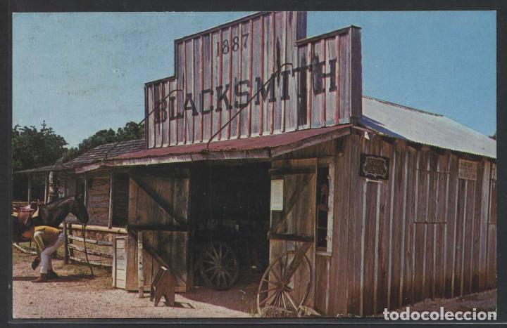 Postales: U.S.A. TX - Wimberley. *Blacksmith shop, pioneer town..* Circulada 1970.