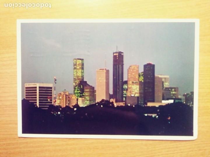 Postales: USA : nighttime brings a special charm to houston.skyline.circulada.1984.PEDIDO MINIMO : 5&euro;