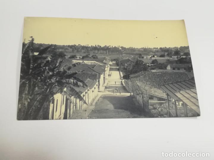 Cartes Postales: TARJETA POSTAL. CUBA. UNA VISTA PARCIAL DE UNA CALLE ALREDEDOR DEL CAMPO