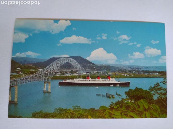 Postkarten: Panam&aacute; - El puente de las am&eacute;ricas sobre el canal de Panam&aacute; - El R.M.S Queen Mary pasando s/c