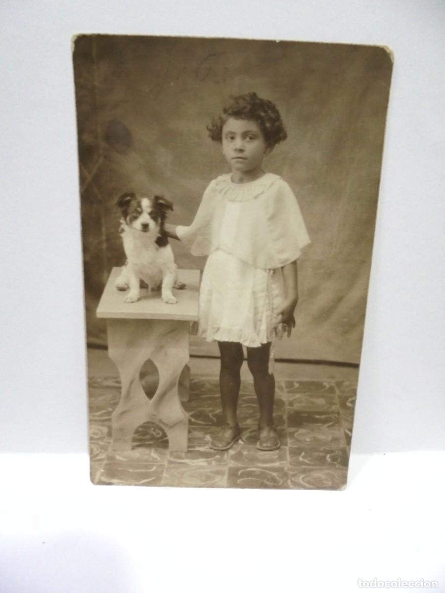 Postales: CUBA. TARJETA POSTAL ANTIGUA FOTOGRAFICA. NI&Ntilde;OS CON UN PERRO.