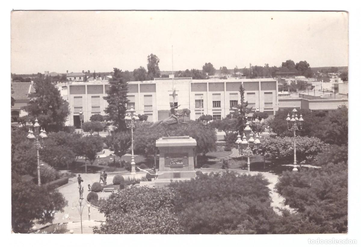 Postcards: SANTA ROSA (ARGENTINA) &bull; PLAZA SAN MART&Iacute;N Y EDIFICIO MUNICIPAL