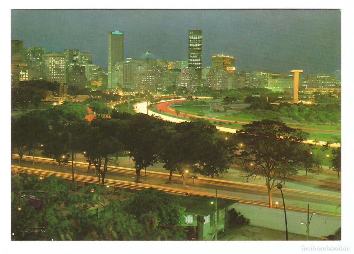 Cartoline: BRASIL / R&Iacute;O DE JANEIRO - RJ / VISTA NOTURNA - PRA&Ccedil;A PARIS E CENTRO DA CIDADE