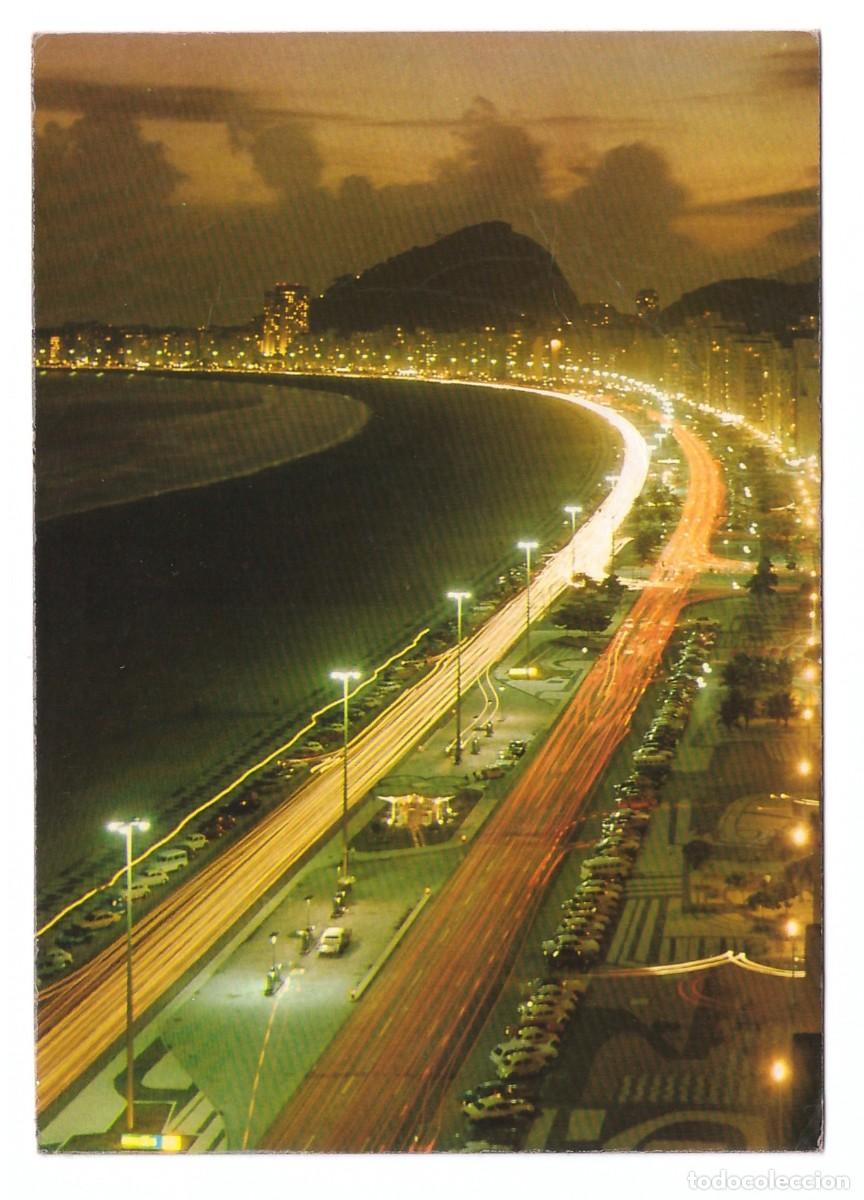 Cartoline: BRASIL / R&Iacute;O DE JANEIRO / O ESPLENDOR NOTURNO DA AV. ATL&Acirc;NTICA CONTORNANDO A PRAIA DE COPACABANA