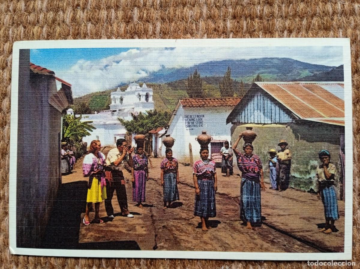 Postales: GUATEMALA - MUJERES ACARREANDO AGUA - POSTAL AMERICAN WORLD AIRWAYS
