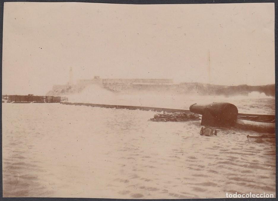 Postales: POS-220 CUBA CIRCA 1910 PHOTO HURACAN VISTA DE LAS OLAS EN EL MALECON Y CASTILLO DEL MORRO 7,5 x11cm