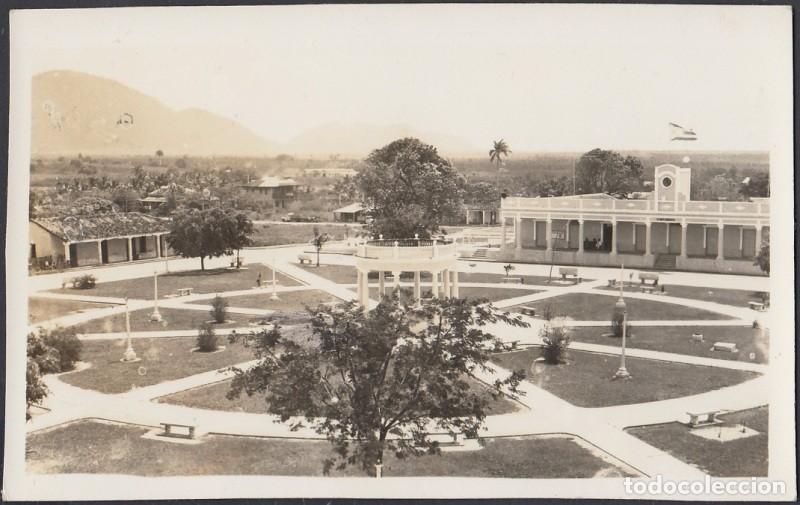 Cartes Postales: POS-361 CUBA PHOTOGRAPHIC POSTCARD PINES IS. CIRCA 1940. PARQUE DE NUEVA GERONA. CENTRAL PARK. UNUS