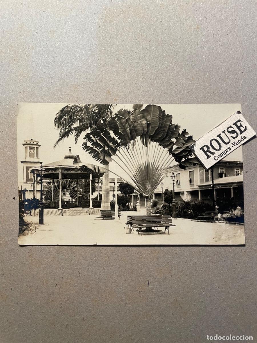 Postales: ECUADOR - GUAYAQUIL - ANTIGUA FOTOGRAFIA FOTOGRAFICA VISTA PARCIAL PASEO JUAN MONTALVO - 14X9 CM.