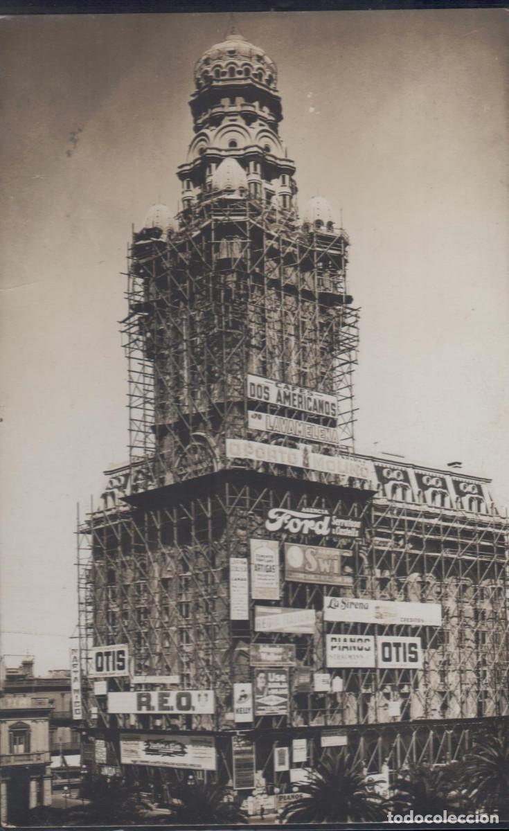 Postales: 1928.Montevideo.Uruguay.Palacio Salvo de 29 pisos. Andamiaje con publicidad.Rascacielos