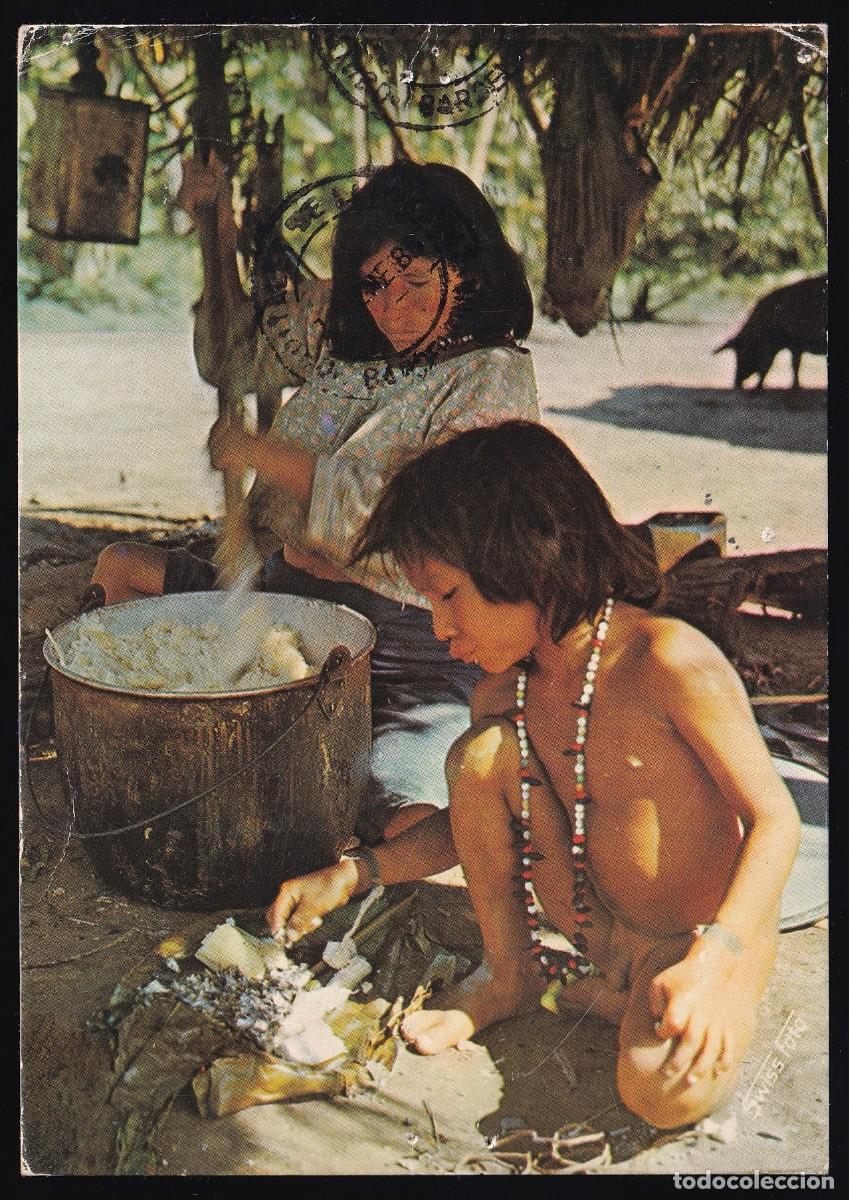 Postais: Per&uacute;. *India J&iacute;baro con su hijo, preparando masato* Circulada 1980.