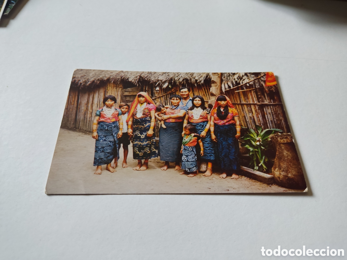 Postcards: Postal familia t&iacute;pica de indios de San Blas, Panam&aacute;