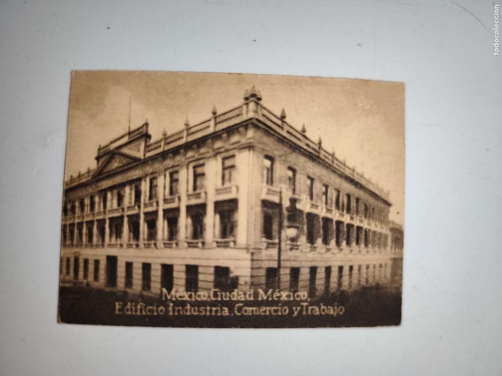 Postcards: POSTAL ORIGINAL DECADA DE LOS A&Ntilde;OS 30. MEXICO, CIUDAD DE MEXICO, EDIFICIO INDUSTRIA, COMERCIO..