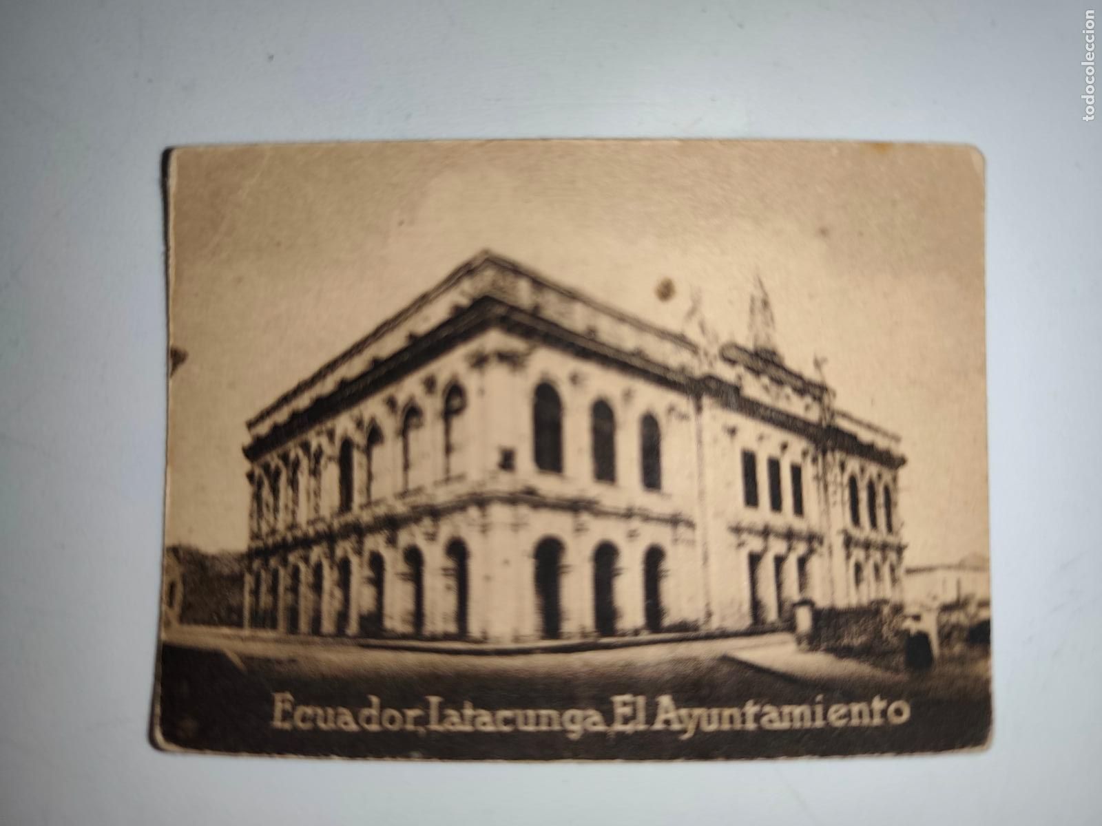 Cartoline: POSTAL ORIGINAL DECADA DE LOS A&Ntilde;OS 30. ESCUADOR, LATACUNGA, EL AYUNTAMIENTO. LEER