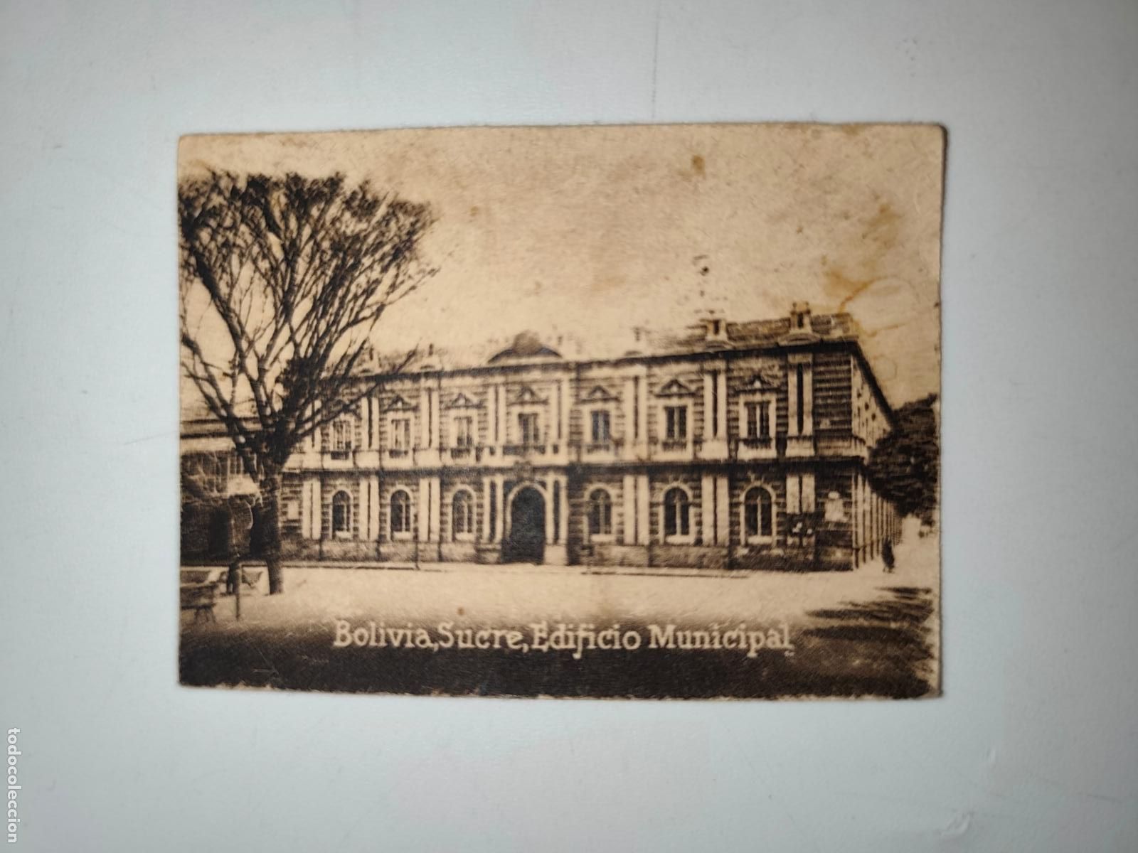Cartoline: POSTAL ORIGINAL DECADA DE LOS A&Ntilde;OS 30. BOLIVIA, SUCRE, EDIFICIO MUNICIPAL. LEER