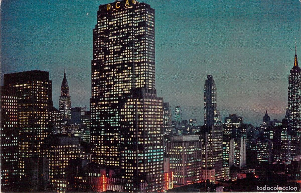 Postales: Postal de Nueva York Manhattan de Noche Edificio RCA y Empire State - Foto 1