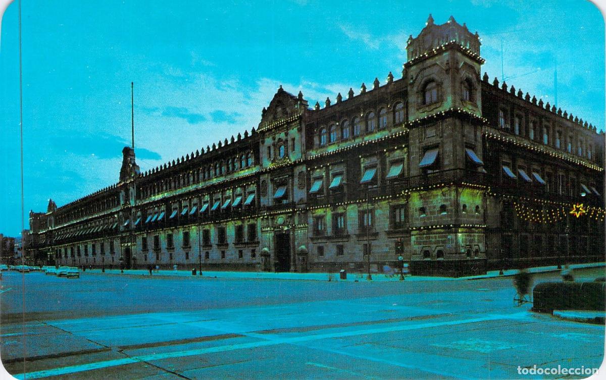 Postales: Postal del Palacio Nacional y el Z&oacute;calo en la Ciudad de M&eacute;xico