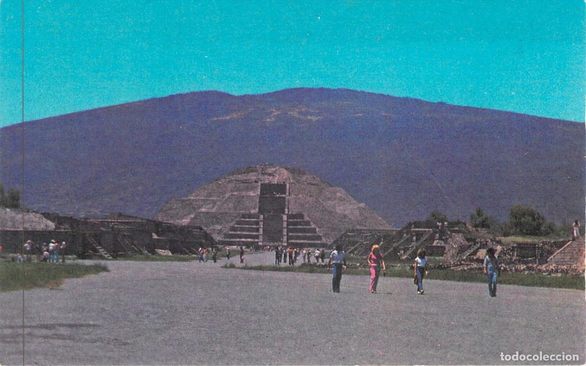 Postales: Postal de la Pir&aacute;mide de la Luna en San Juan Teotihuac&aacute;n, M&eacute;xico
