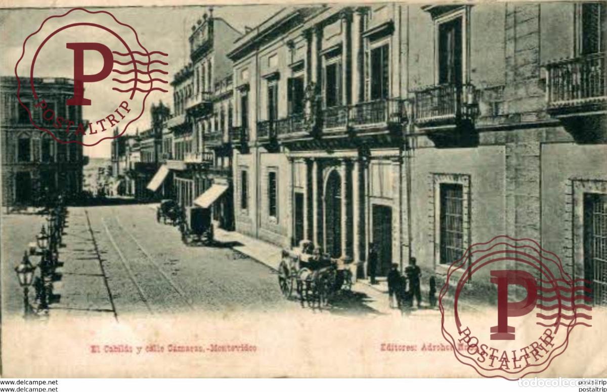 Postales: URUGUAY. Montevideo, El Cabildo y calle Camaras