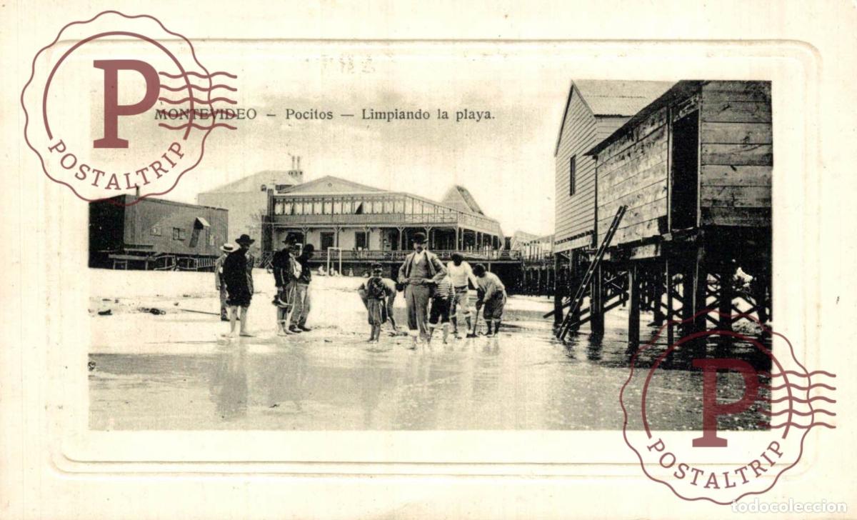 Postales: URUGUAY. MONTEVIDEO. POCITOS. LIMPIANDO LA PLAYA.