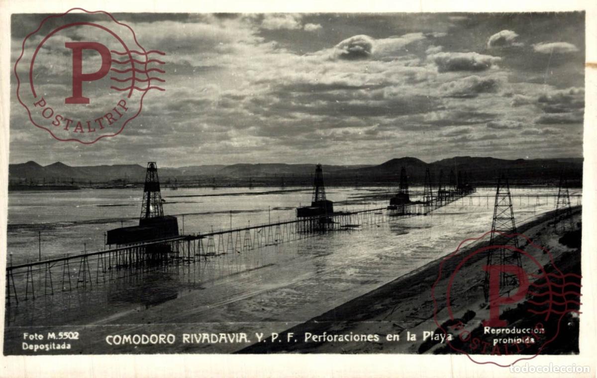 Postcards: ARGENTINA. COMODORO RIVADAVIA. PERFORACIONES EN LA PLAYA RPPC. FOTOGRAFICA.