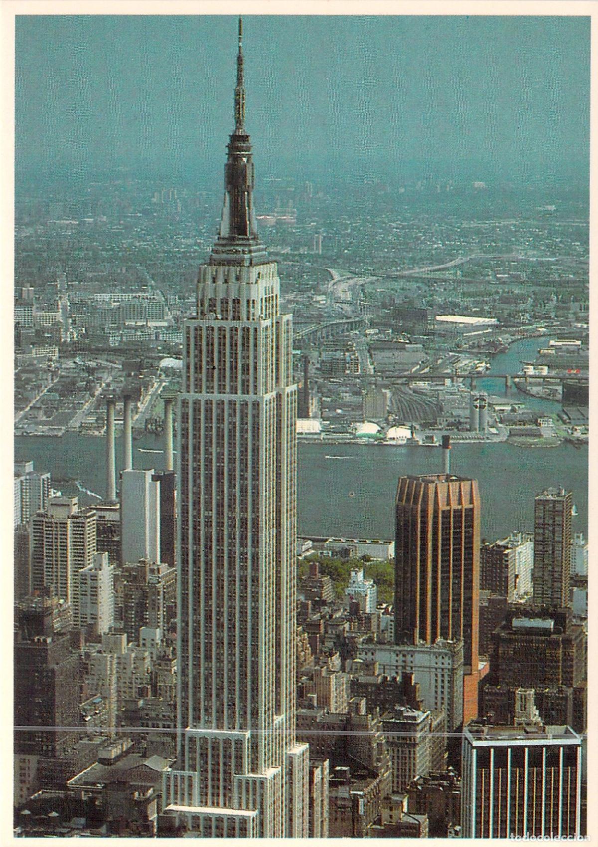 Postales: Postal del Empire State Building con Queens al Fondo Nueva York