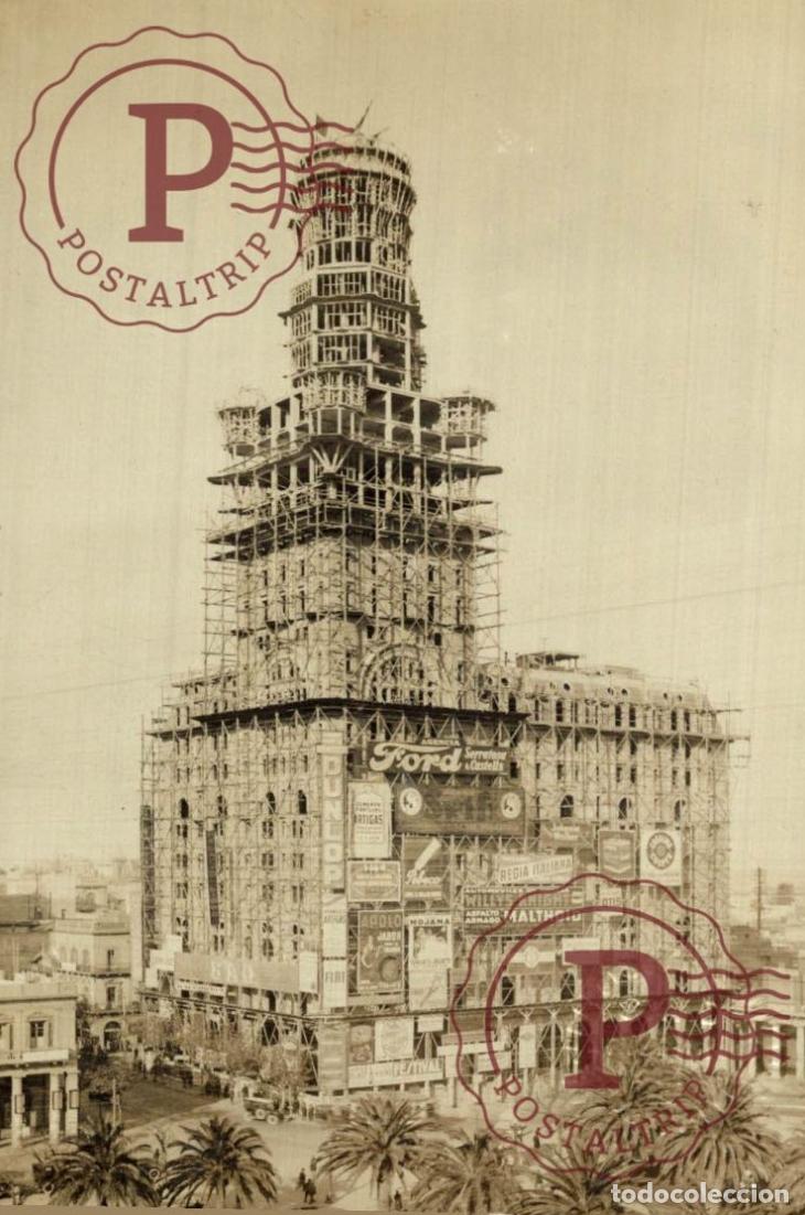 Postales: RARA Uruguay 1920s: Construcci&oacute;n Palacio Salvo Montevideo. Carteles Ford y Dunlop. Real Photo. FOT