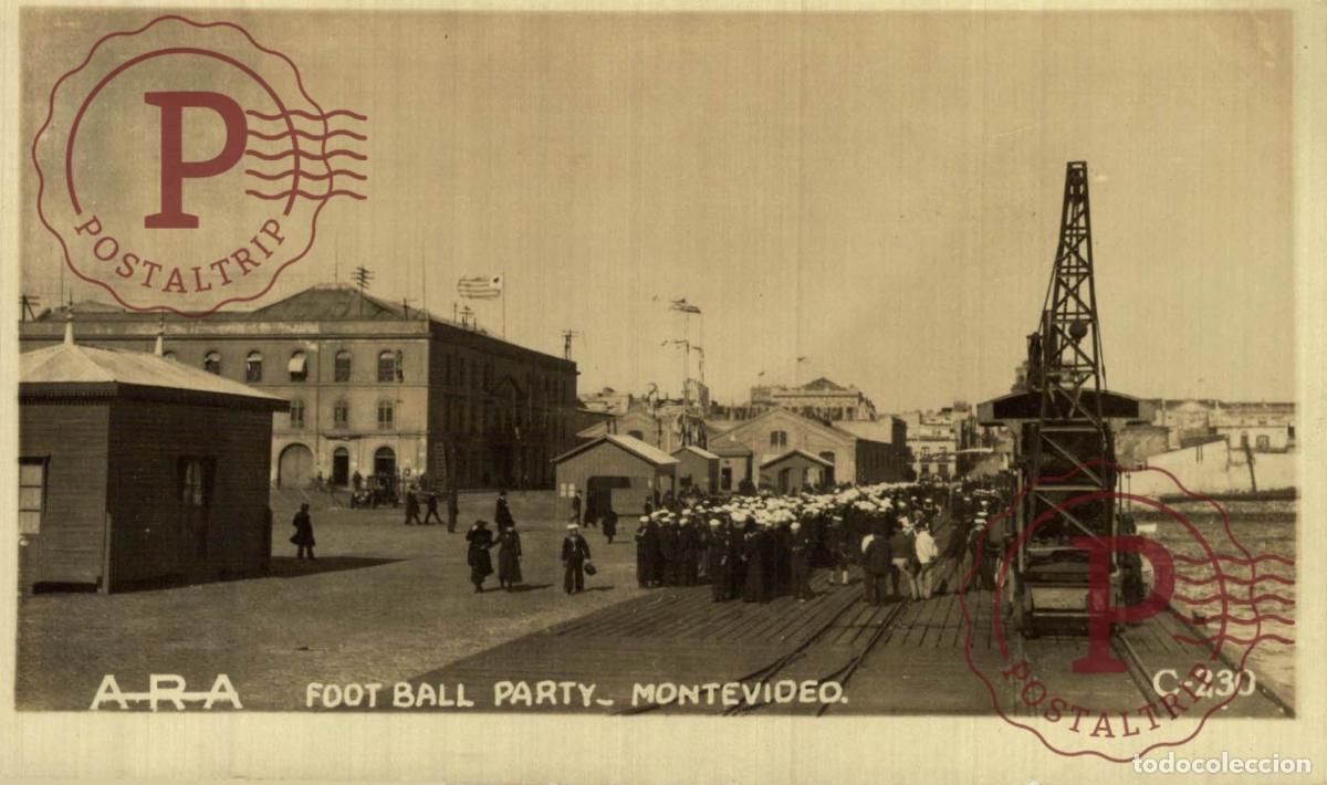 Postales: RARA! Uruguay: Marineros US Navy en puerto de Montevideo. Foot Ball Party. Real Photo SAILORS. SER