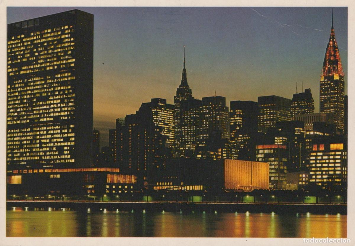 Postales: USA New York City United Nations Building Chrysler Building Night View *YAM348