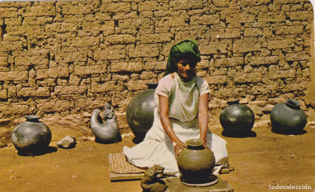 Postales: MEXICO, OAXACA, DO&Ntilde;A ROSA MODELANDO ALFARER&Iacute;A - FOTO MARK TUROK - S/C