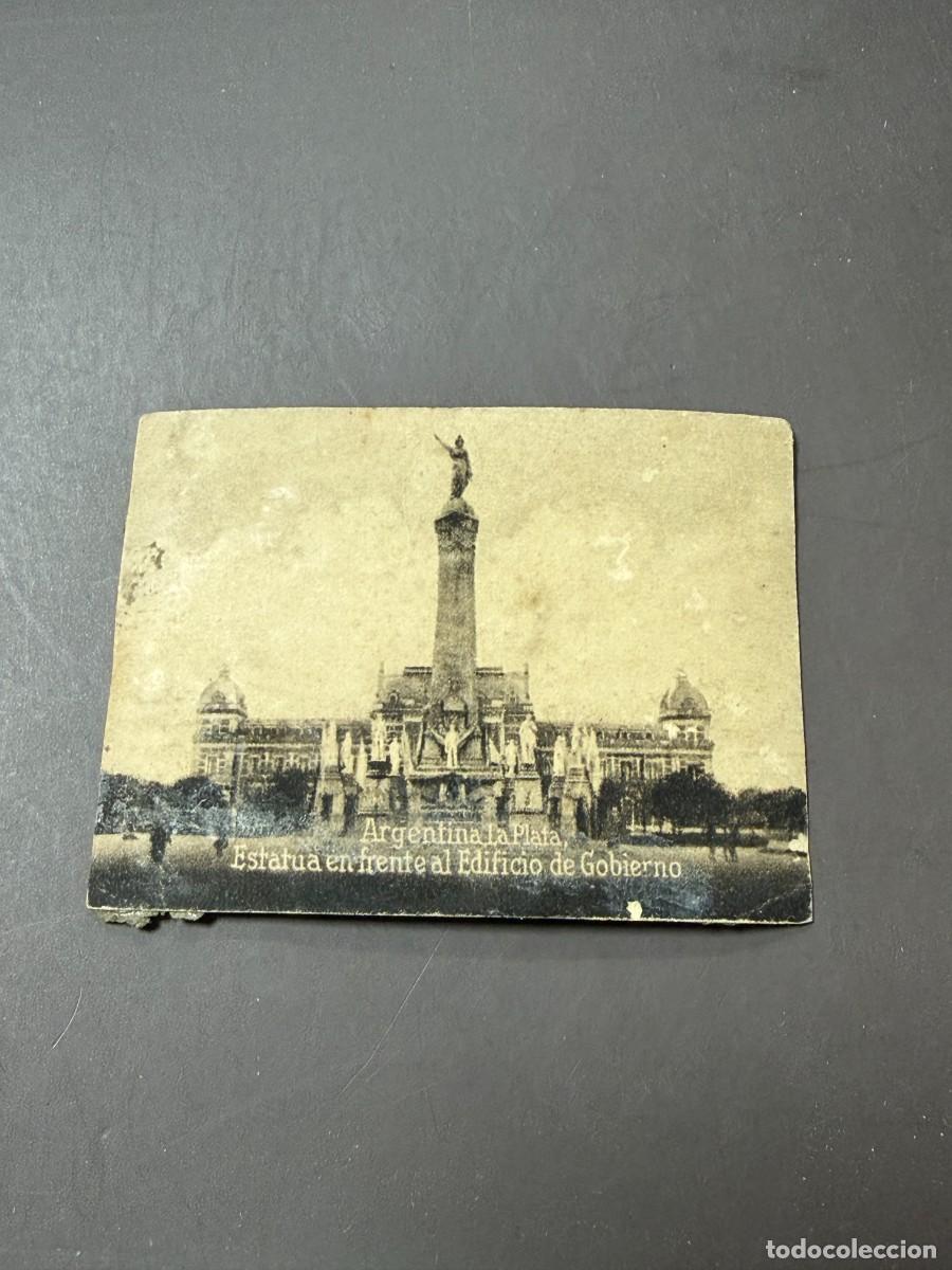 Postales: POSTAL ORIGINAL. D&Eacute;CADA A&Ntilde;OS 30. ARGENTINA. LA PLATA. ESTATUA EN FRENTE AL EDIFICIO DE GOBIERNO