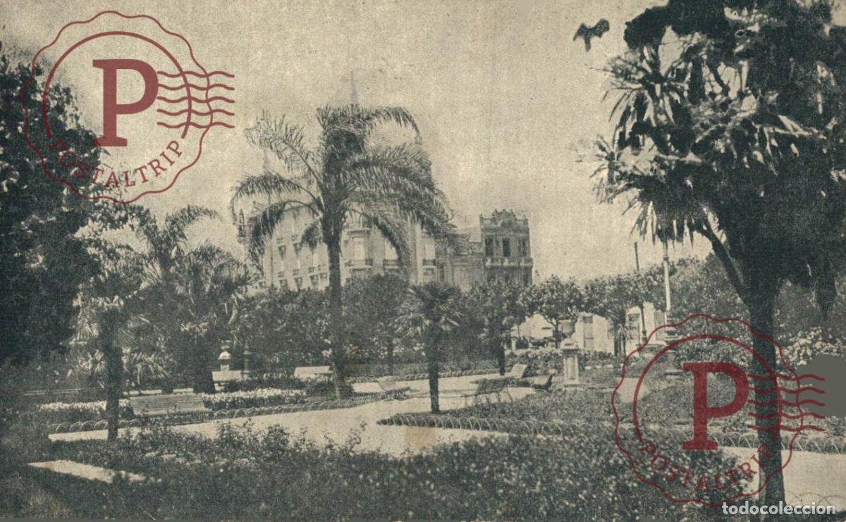 Postales: URUGUAY - MONTEVIDEO. PLAZA DE LOS TREINTA Y TRES