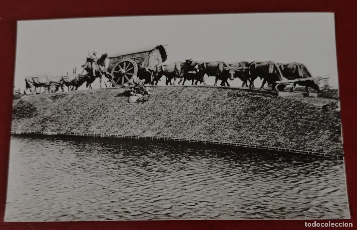 Postales: TARJETA POSTAL MONUMENTO LA CARRETA - JOSE BELLONI - PARQUE BATLLE - MONTEVIDEO 1942 - URUGUAY