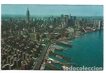 Postales: AERIAL VIEW OF EAST RIVER.- NEW YORK CITY / USA