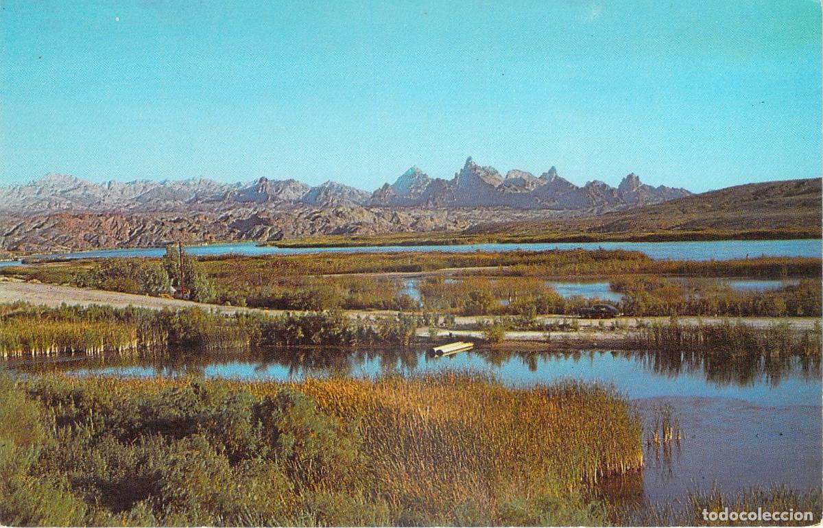 Postales: Postal de las formaciones rocosas The Needles en California