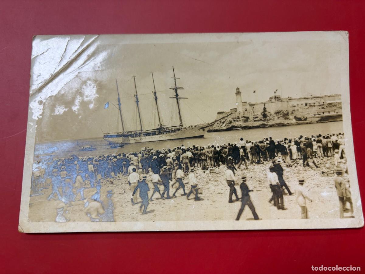 Postales: TARJETA POSTAL FOTOGR&Aacute;FICA - BUQUE ARMADA ESPA&Ntilde;OLA JUAN SEBASTI&Aacute;N ELCANO ENTRANDO AL PUERTO DE CUBA