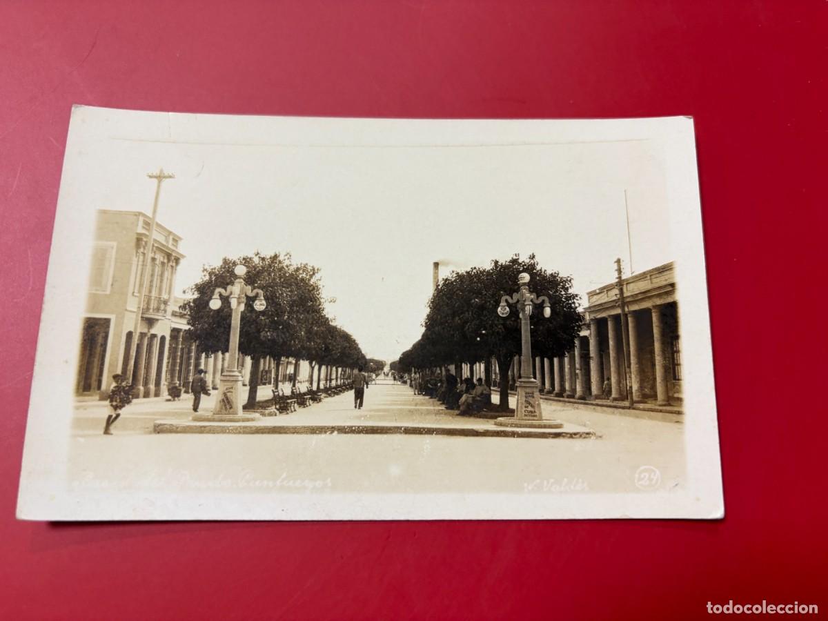Postales: TARJETA POSTAL FOTOGR&Aacute;FICA - CUBA - CIENFUEGOS - PASEO ARBOLADO CON FAROLAS Y BANCOS - N&ordm; 24