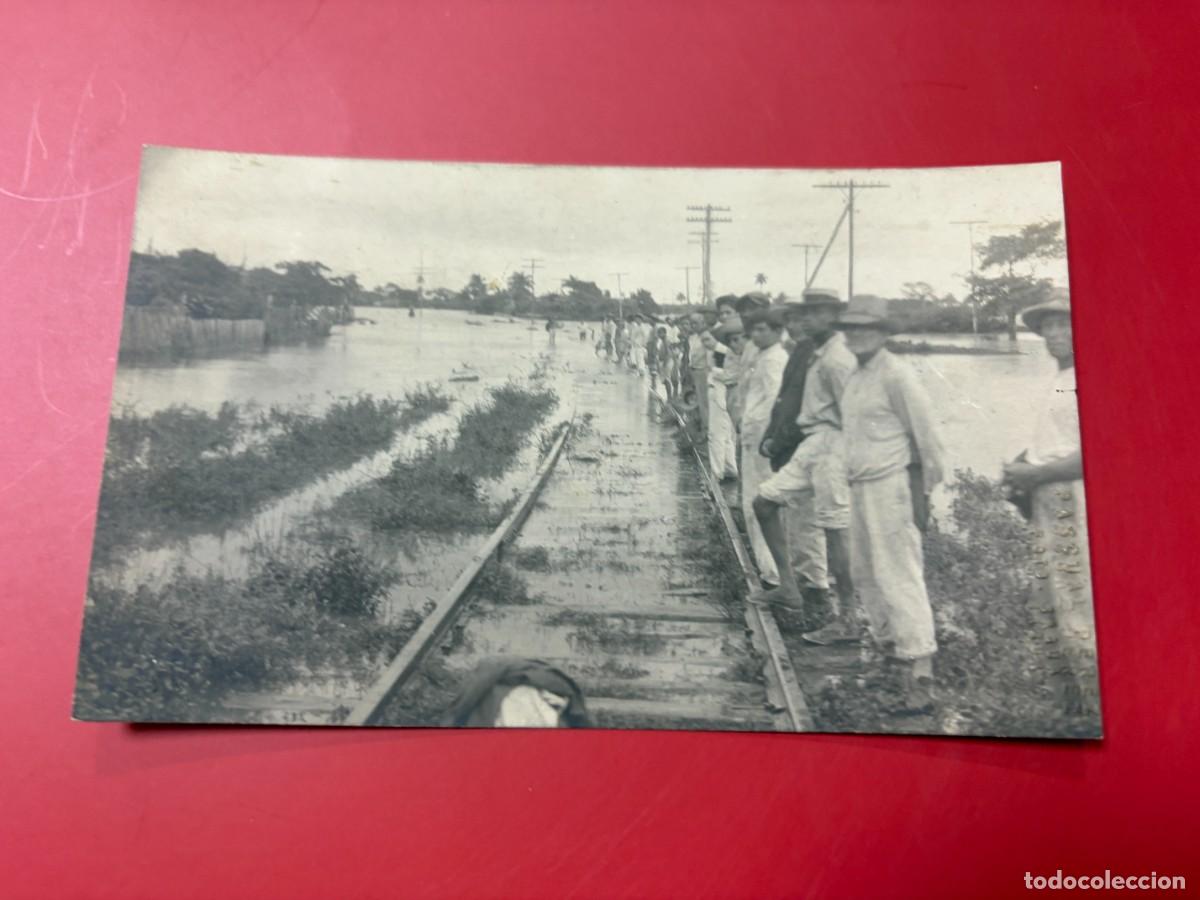 Postales: TARJETA POSTAL FOTOGR&Aacute;FICA - CUBA - SAGUA LA GRANDE - INUNDACIONES - V&Iacute;AS DEL FERROCARRIL ANEGADAS
