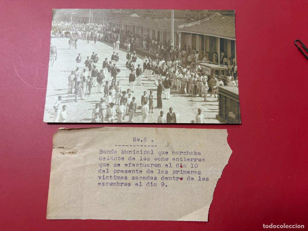 Postales: TARJETA POSTAL FOTOGR&Aacute;FICA - CUBA - ENTIERRO V&Iacute;CTIMAS DE TRAGEDIA - BANDA MUNICIPAL DESFILE F&Uacute;NEBRE