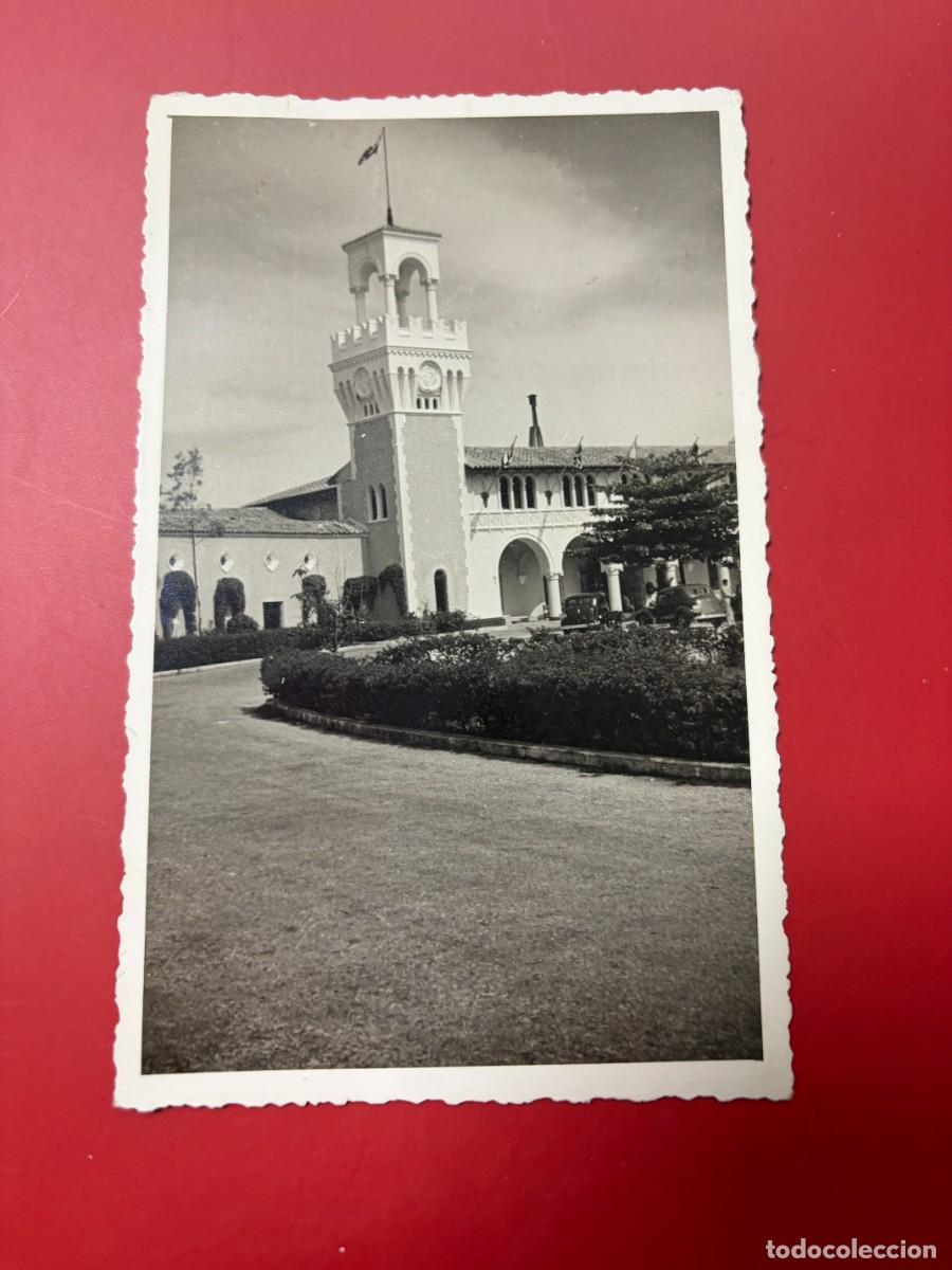 Postales: TARJETA POSTAL FOTOGR&Aacute;FICA - CUBA - PLAYA DE MARIANAO - LA CONCHA - EDIFICIO CON TORRE RELOJ -