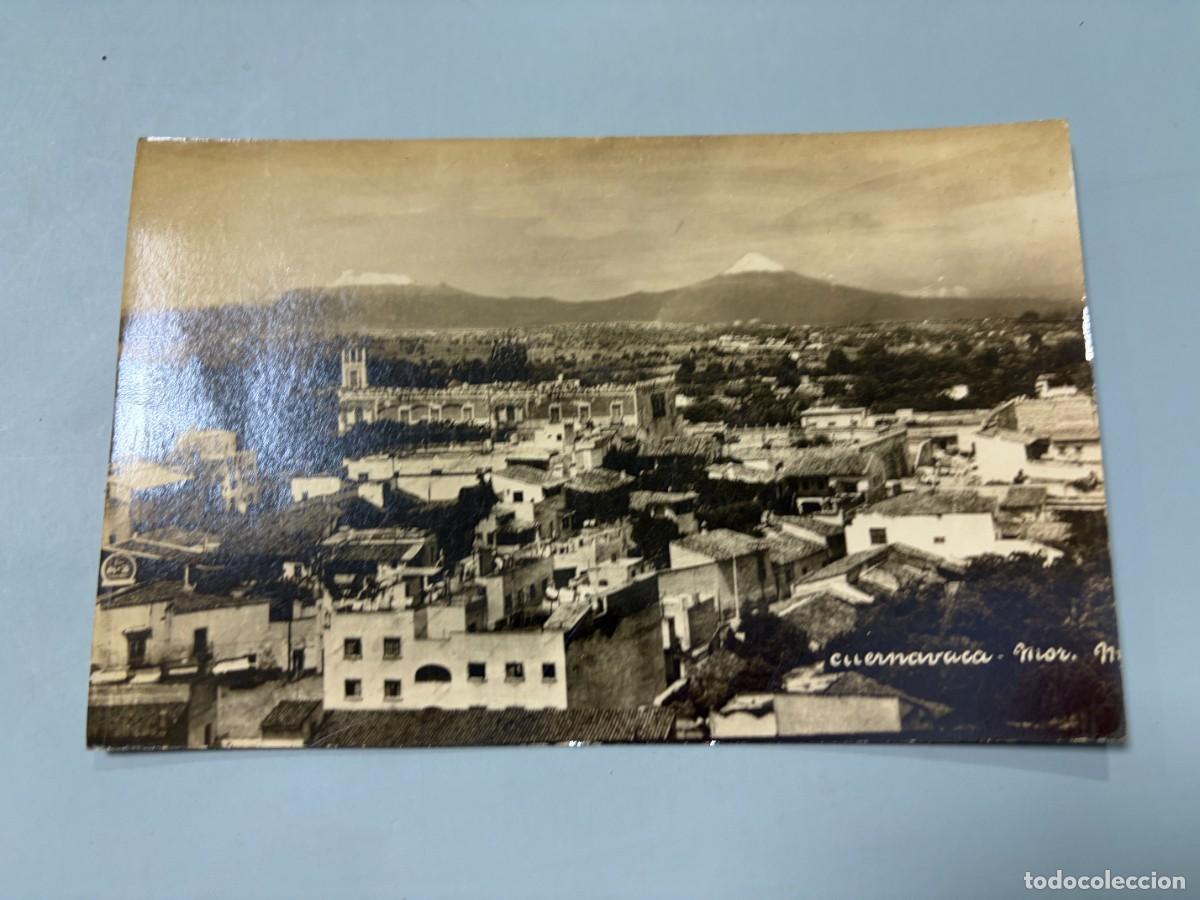 Postales: TARJETA POSTAL FOTOGR&Aacute;FICA. M&Eacute;XICO. CUERNAVACA. VISTA PANOR&Aacute;MICA DE LA CIUDAD Y VOLCANES.