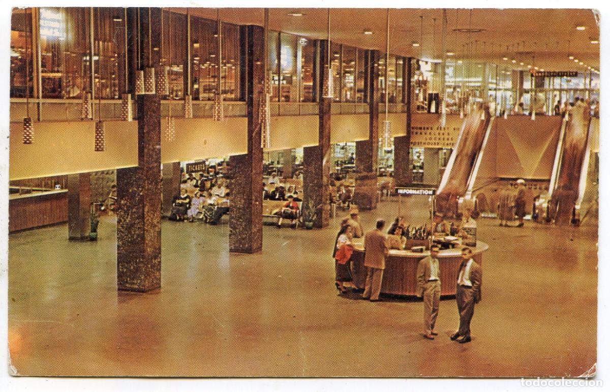 Postales: Interior Greyhound bus terminal, Chicago, Illinois. Estaci&oacute;n de autobuses
