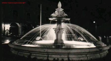 Postales: CADIZ 1027: FUENTE DE LA AVENIDA DE RAMON DE CARRANZA (NOCTURNA)