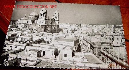 Postkarten: ANTIGUA FOTO POSTAL DE CADIZ - VISTA PARCIAL Y CATEDRAL - EDICIONES SICILIA - 1955