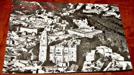 Postales: ANTIGUA POSTAL DE MALAGA -VISTA AEREA - ED. DOMINGUEZ - CIRCULADA